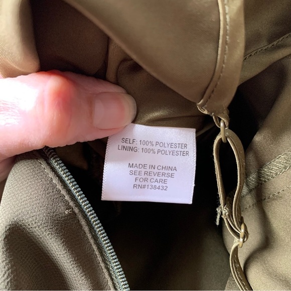 ModCloth army green chiffon jumpsuit with peach trim and flutter sleeves. Size L - Picture 7 of 15